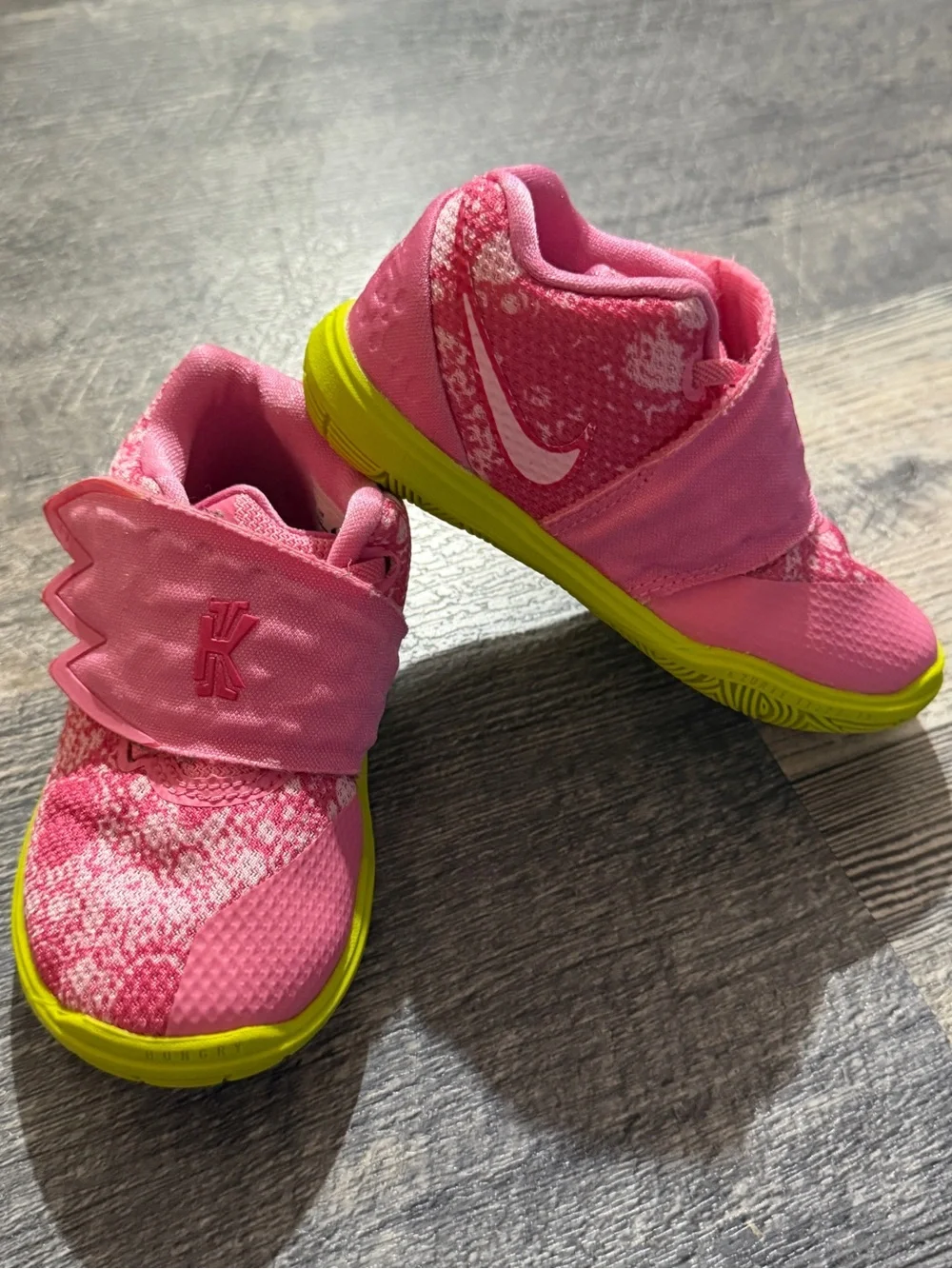 Nike Kyrie Flytrap 2 Patrick Star SpongeBob Size 7C